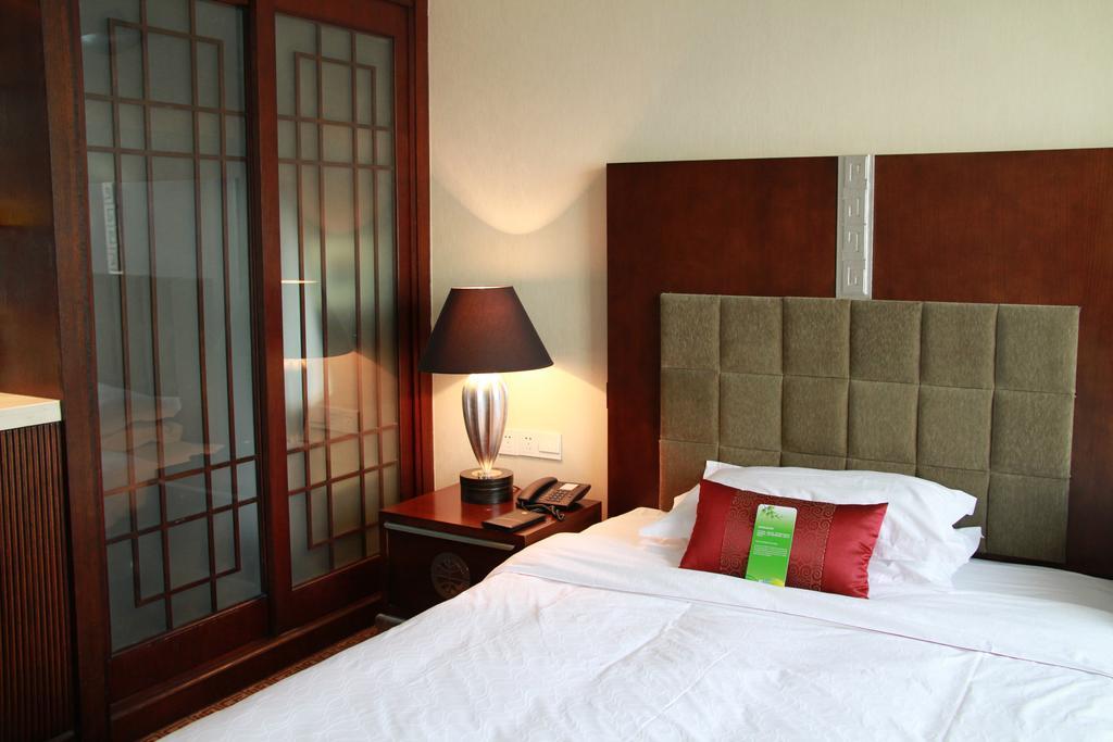 Dong Fang Hotel 5*