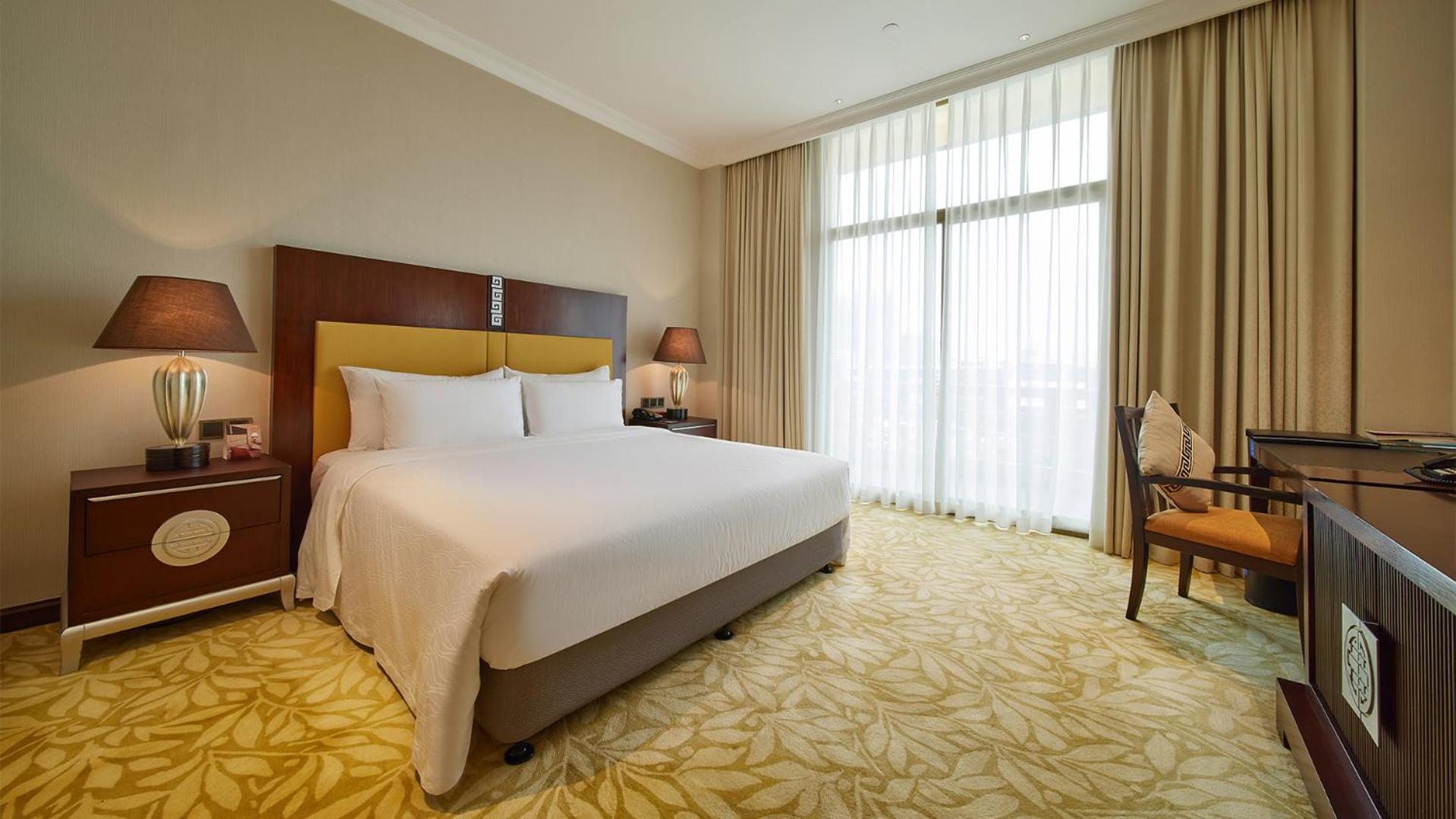 Hotel Dong Fang 5*